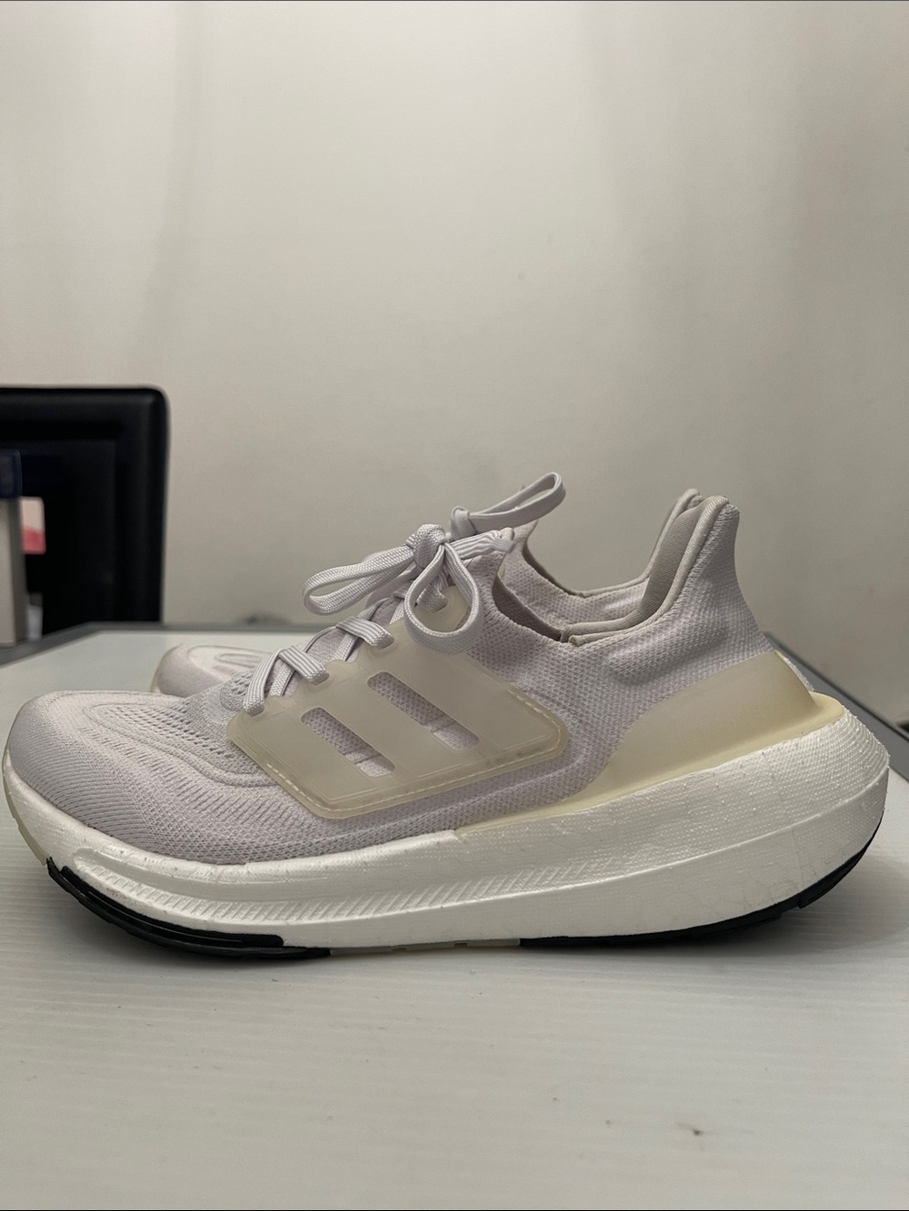 ADIDAS ULTRABOOST LIGHT “ TRIPLE WHITE” SNEAKERS WOMENS SIZE 6
